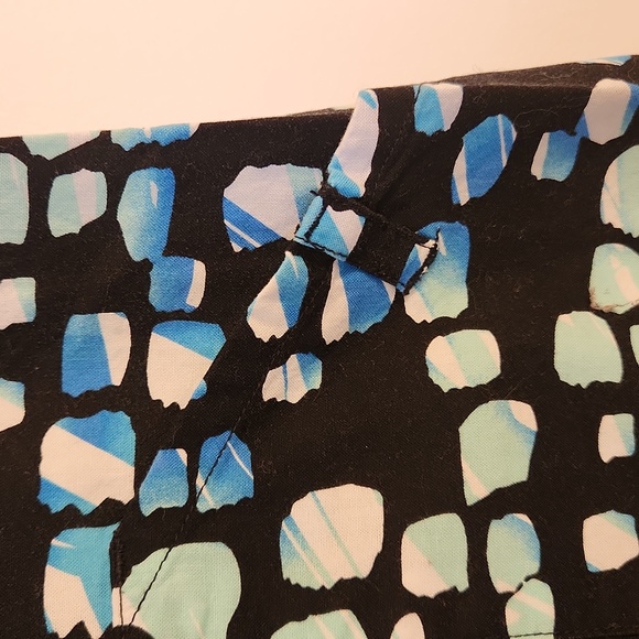 Blue Green Print Scrub Top - Picture 3 of 3